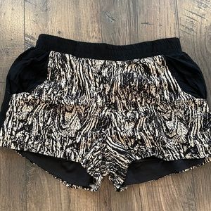 “Buttons” shorts